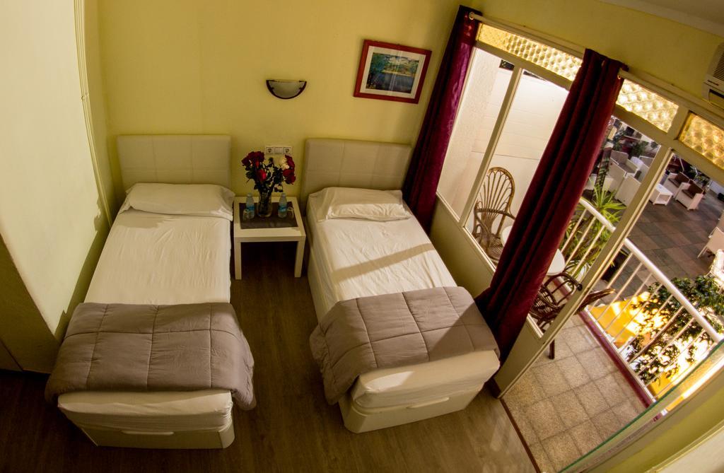 Hostal Alce Playa de Palma  Buitenkant foto